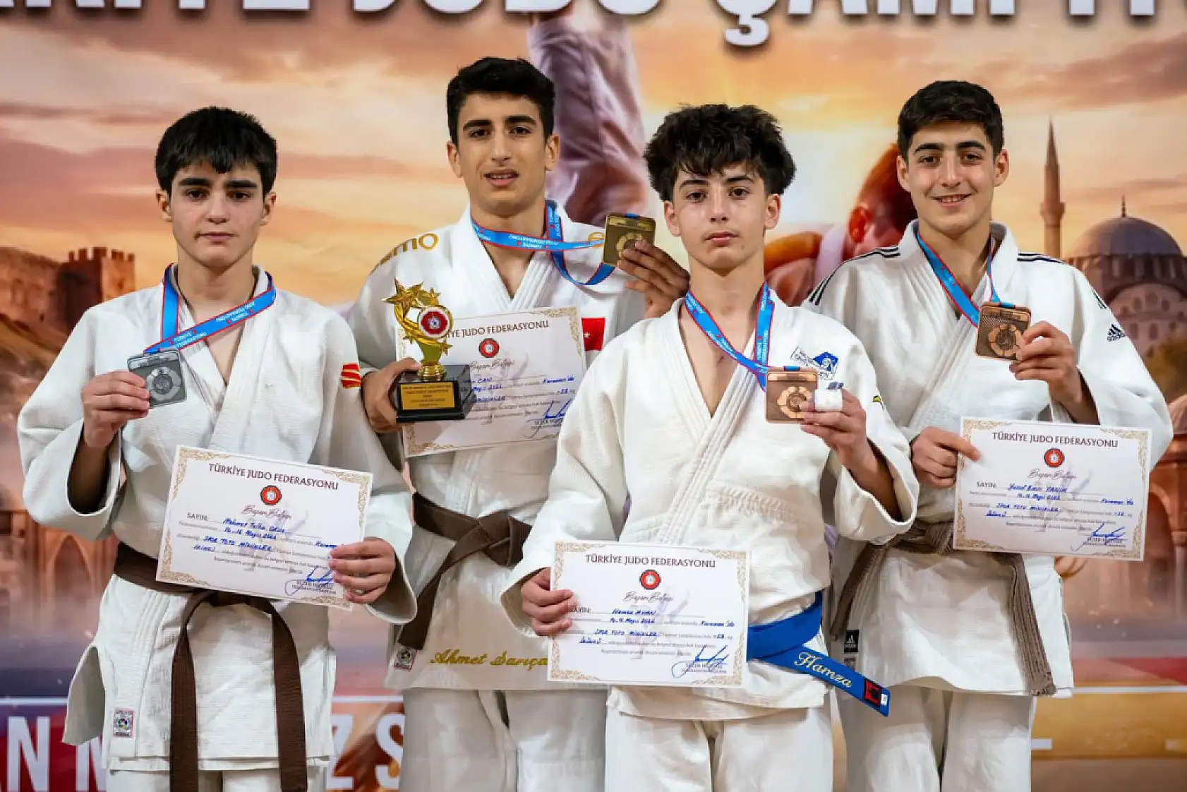 Konya'nın altın çocukları madalyaları topladı