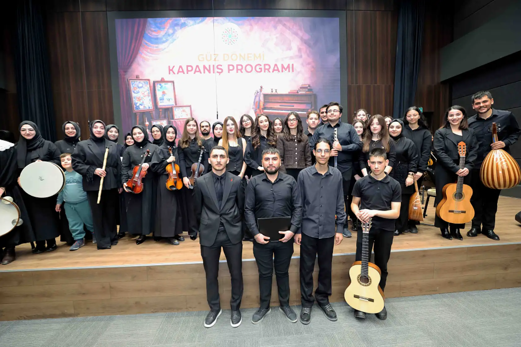 Konya'da 549 kursiyer el emeği sergisi ve müzik dinletisiyle sahnedeydi