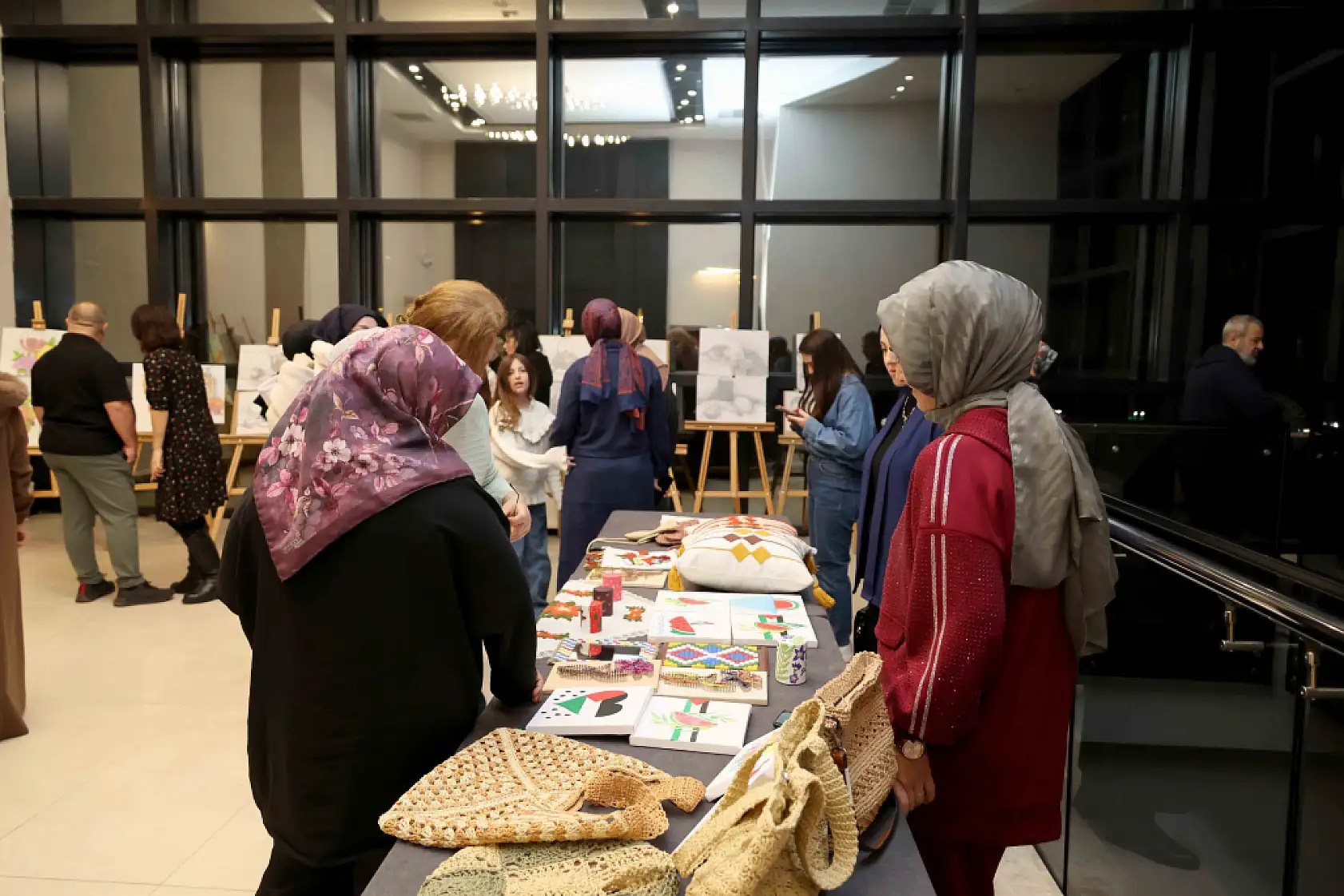 Konya'da 549 kursiyer el emeği sergisi ve müzik dinletisiyle sahnedeydi