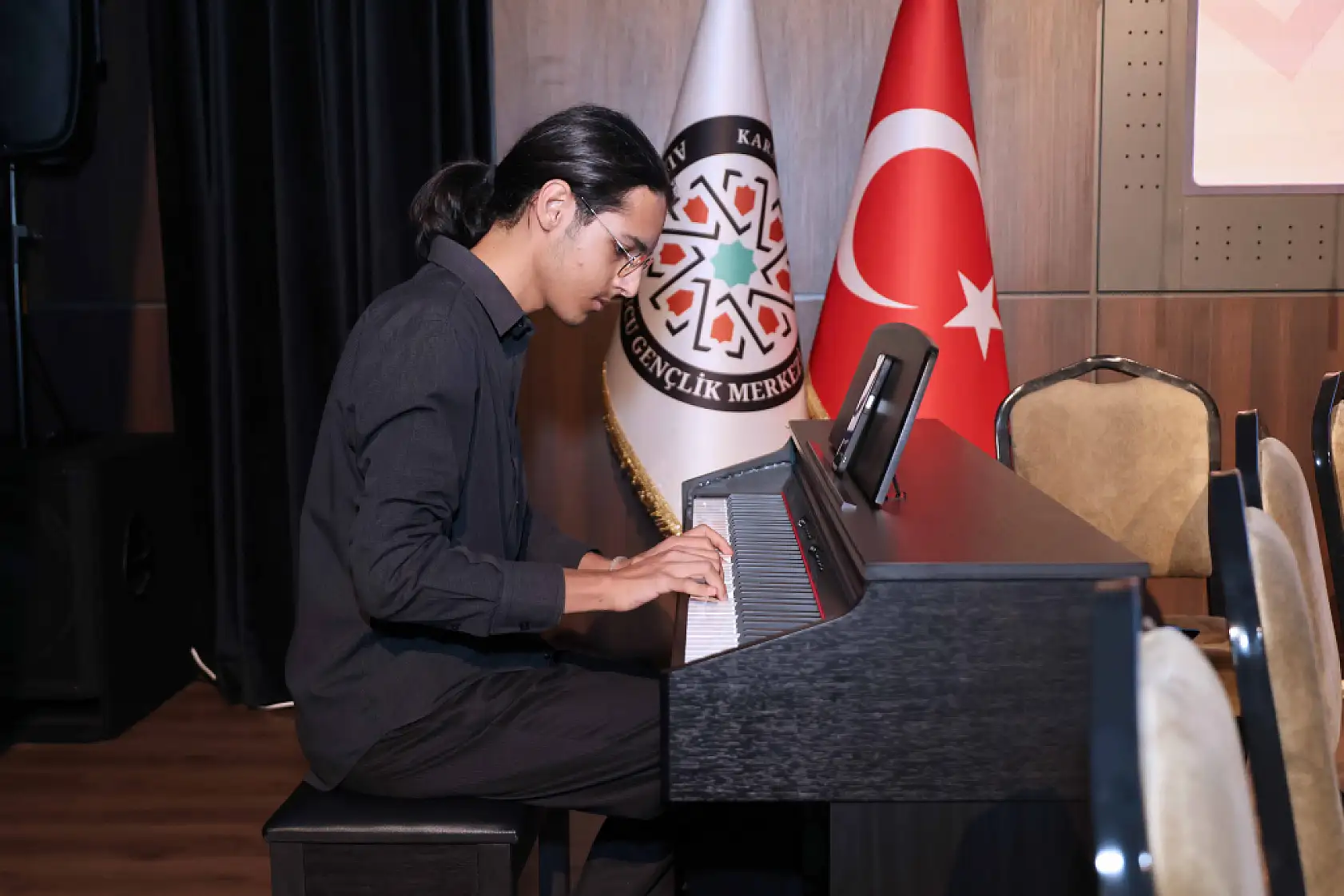 Konya'da 549 kursiyer el emeği sergisi ve müzik dinletisiyle sahnedeydi