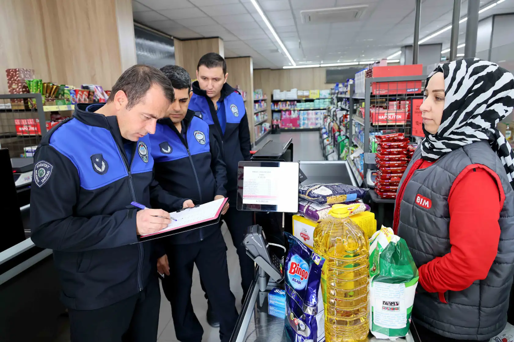 Konya'da market rafları ve okul kantinleri tek tek kontrol edildi