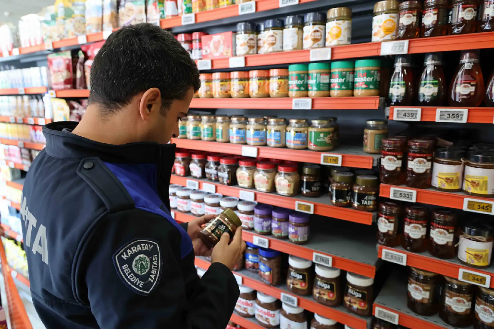 Konya'da market rafları ve okul kantinleri tek tek kontrol edildi