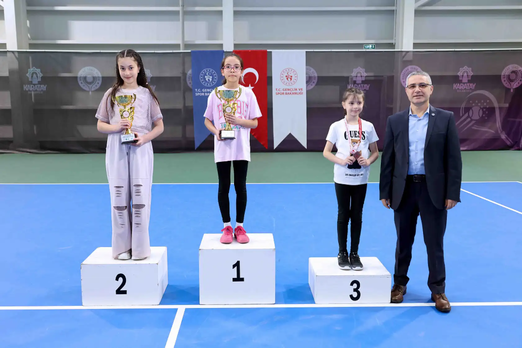 Konya'da 23 Nisan ruhu kortlara taşındı