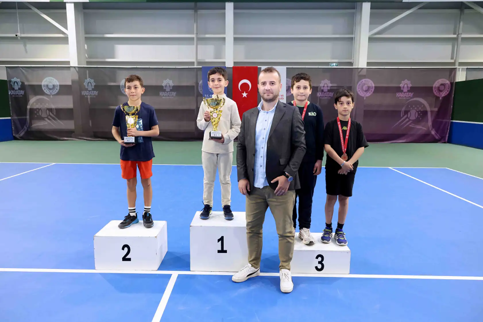 Konya'da 23 Nisan ruhu kortlara taşındı