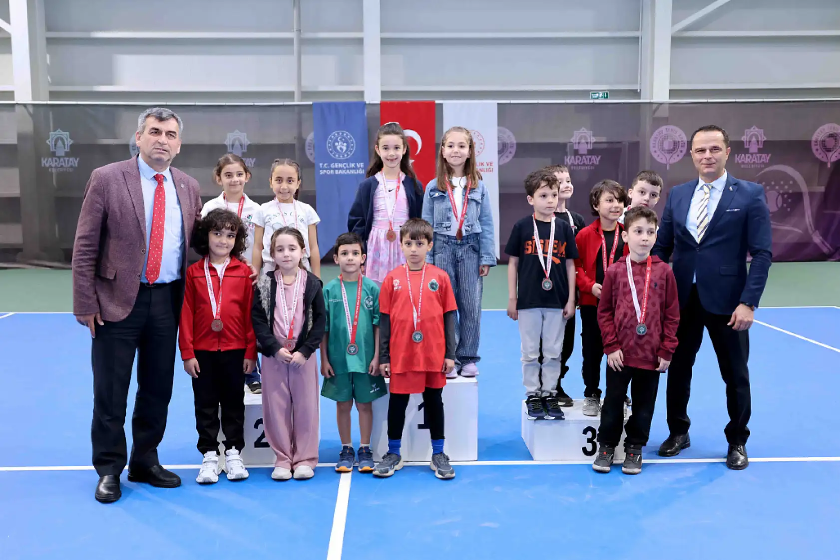 Konya'da 23 Nisan ruhu kortlara taşındı