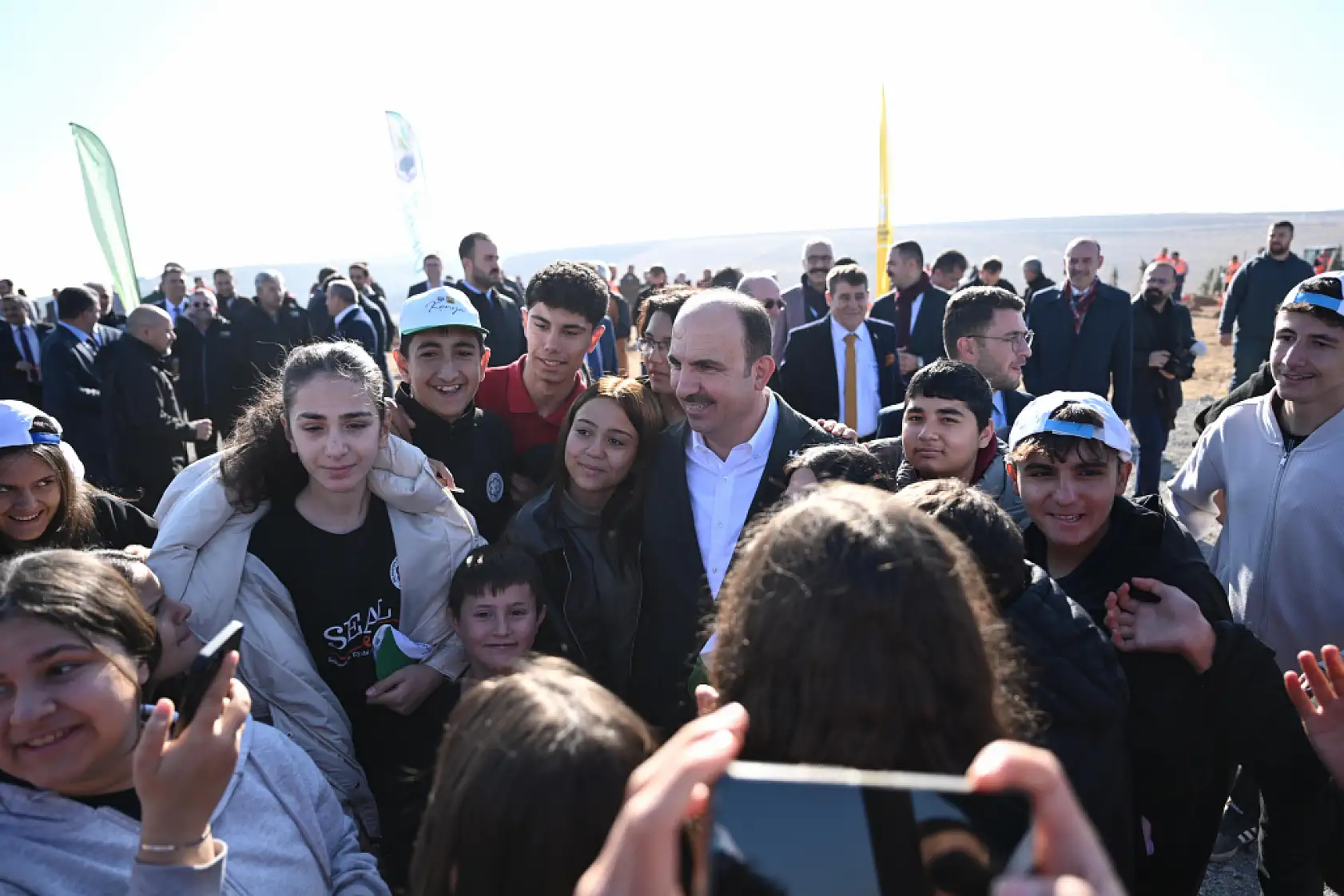 Minik eller geleceğe nefes oldu: Konya'da 15 bin yeni fidan toprakla buluştu