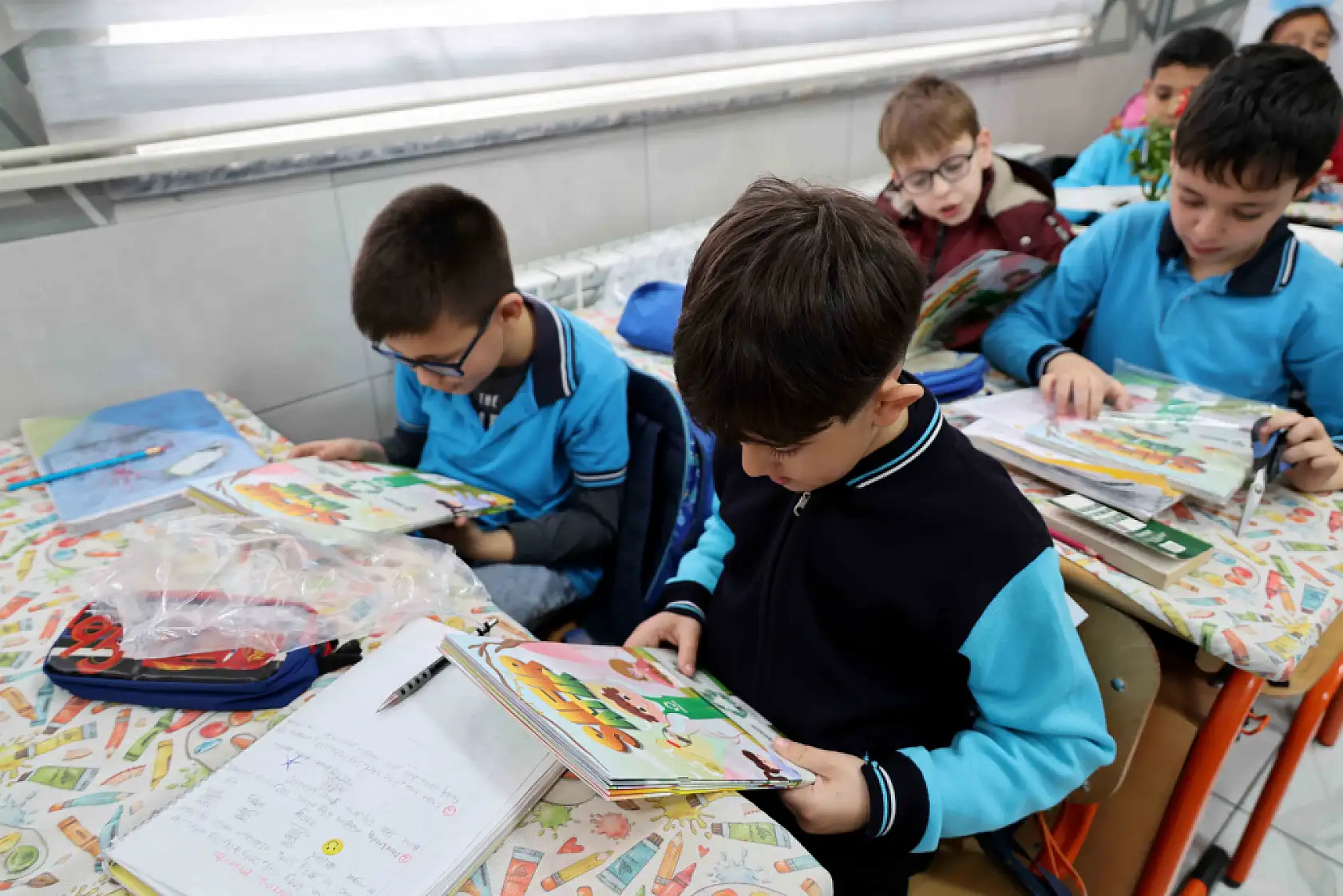 Karatay'da sıfır atık farkındalığı: Çocuklara 8 bin kitap seti dağıtıldı
