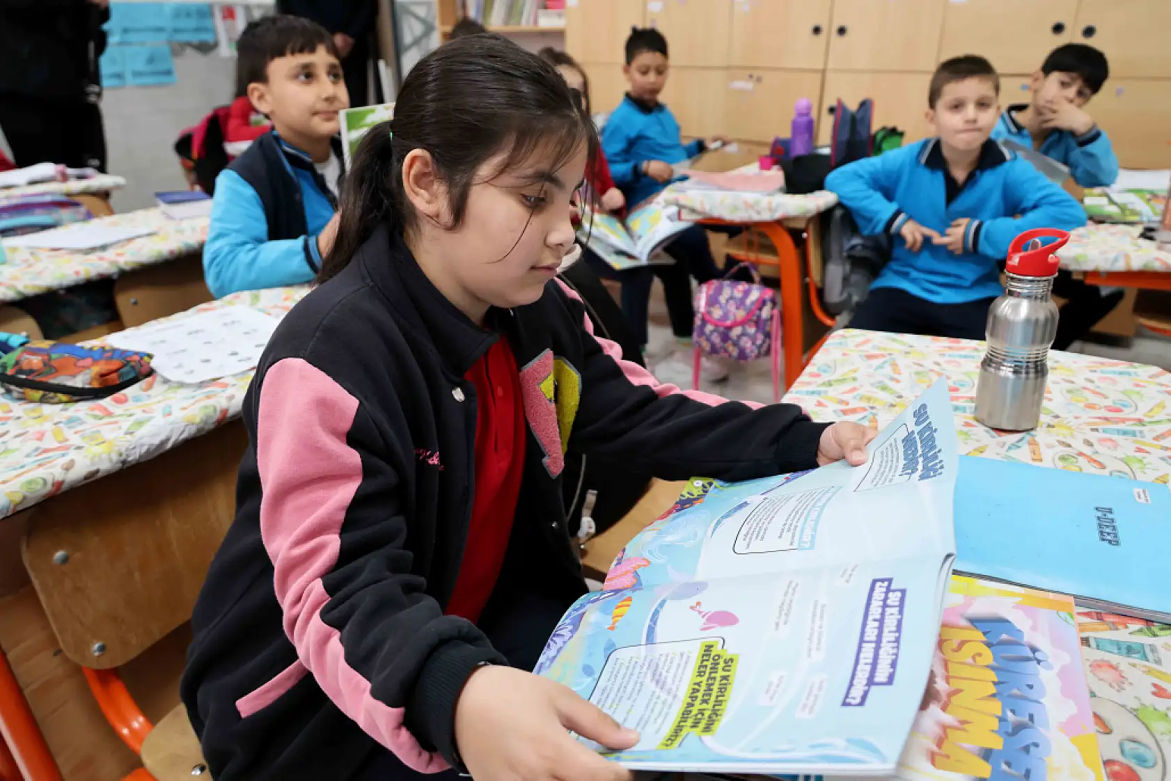 Karatay'da sıfır atık farkındalığı: Çocuklara 8 bin kitap seti dağıtıldı