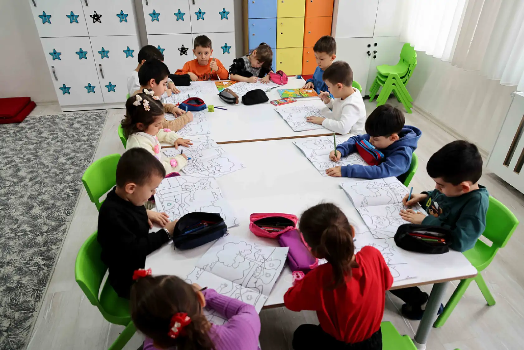 Karatay'da sıfır atık farkındalığı: Çocuklara 8 bin kitap seti dağıtıldı