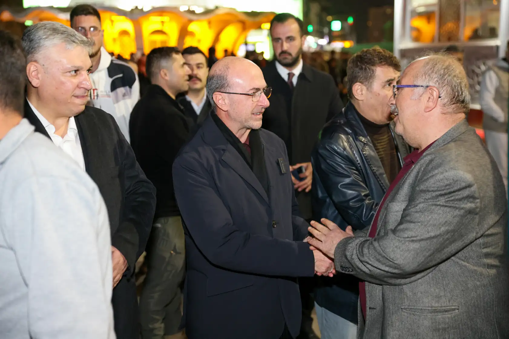 Selçuklu'da Kadir Gecesi coşkusu: Camiler doldu, dualar yükseldi