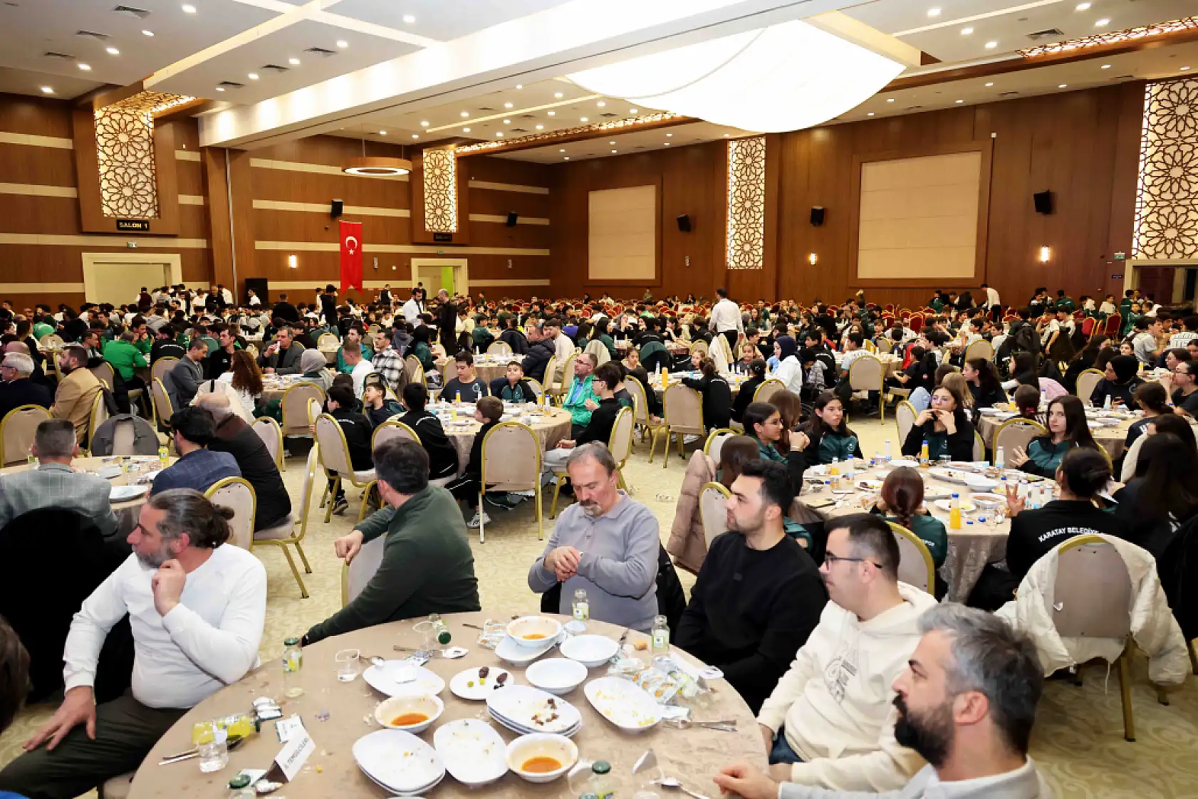 Karatay'da Ramazan buluşması: Başkan Kılca genç sporcularla iftarda bir araya geldi