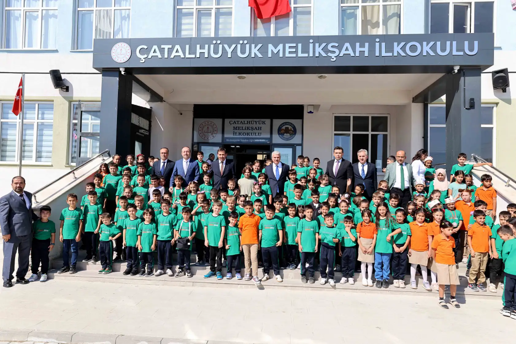  Konya protokolü sınıflara girdi: Vali Akın'dan öğrencilere ilk gün tavsiyesi