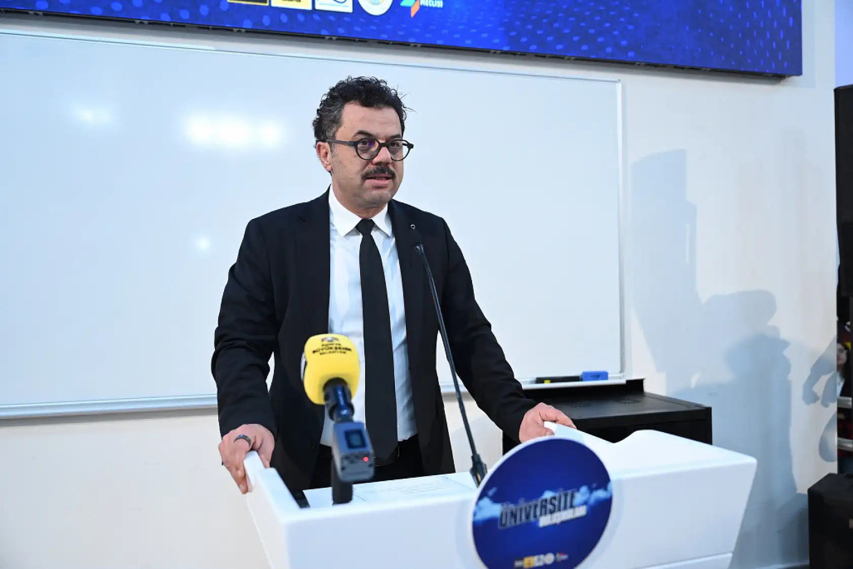 Konya'da tıp öğrencileriyle buluşan Altay'dan vicdan vurgusu