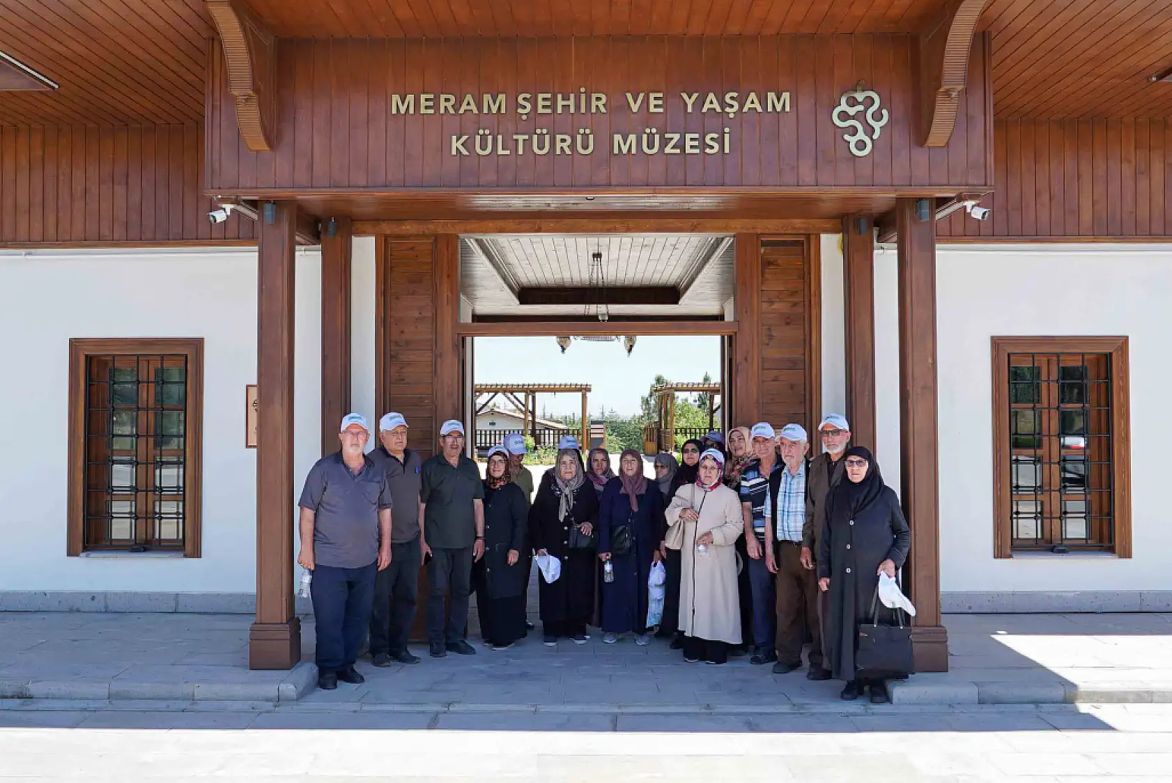 Konya'nın çınarları kültür mirasını keşfe çıkıyor