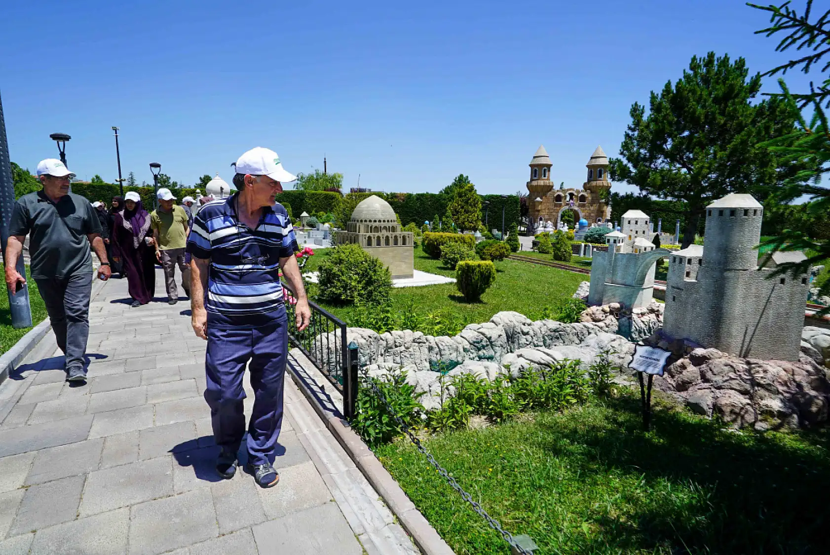 Konya'nın çınarları kültür mirasını keşfe çıkıyor