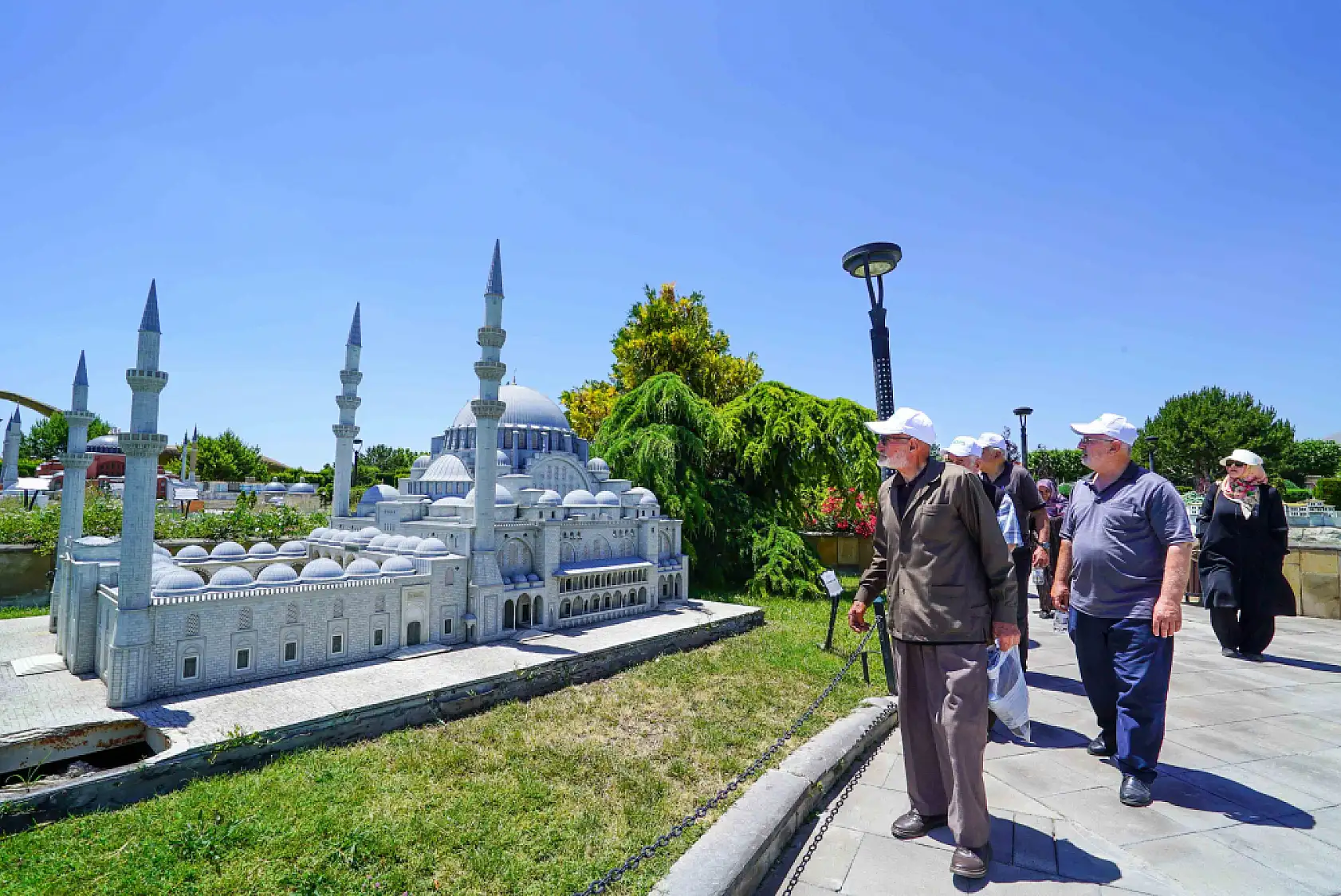 Konya'nın çınarları kültür mirasını keşfe çıkıyor