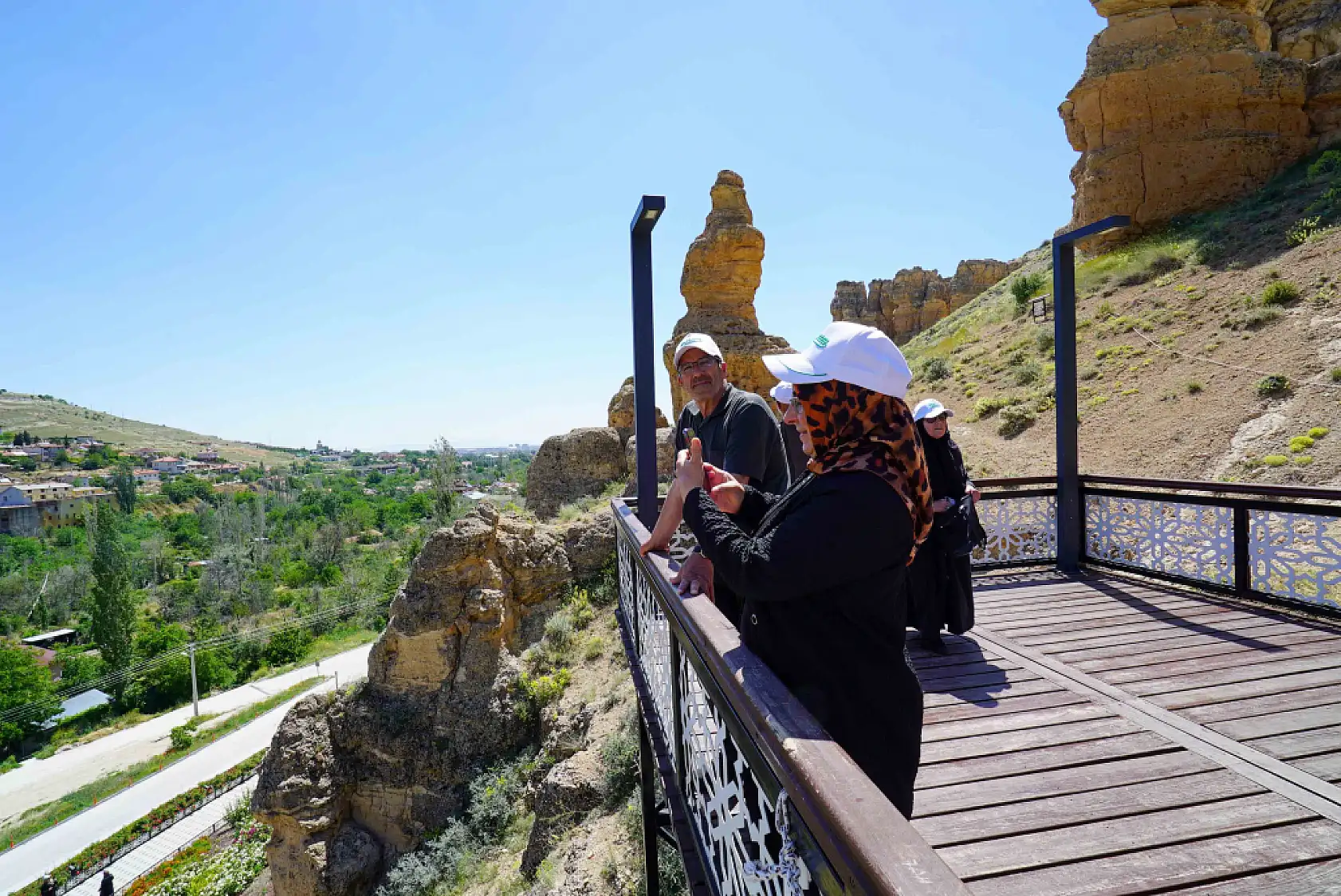 Konya'nın çınarları kültür mirasını keşfe çıkıyor