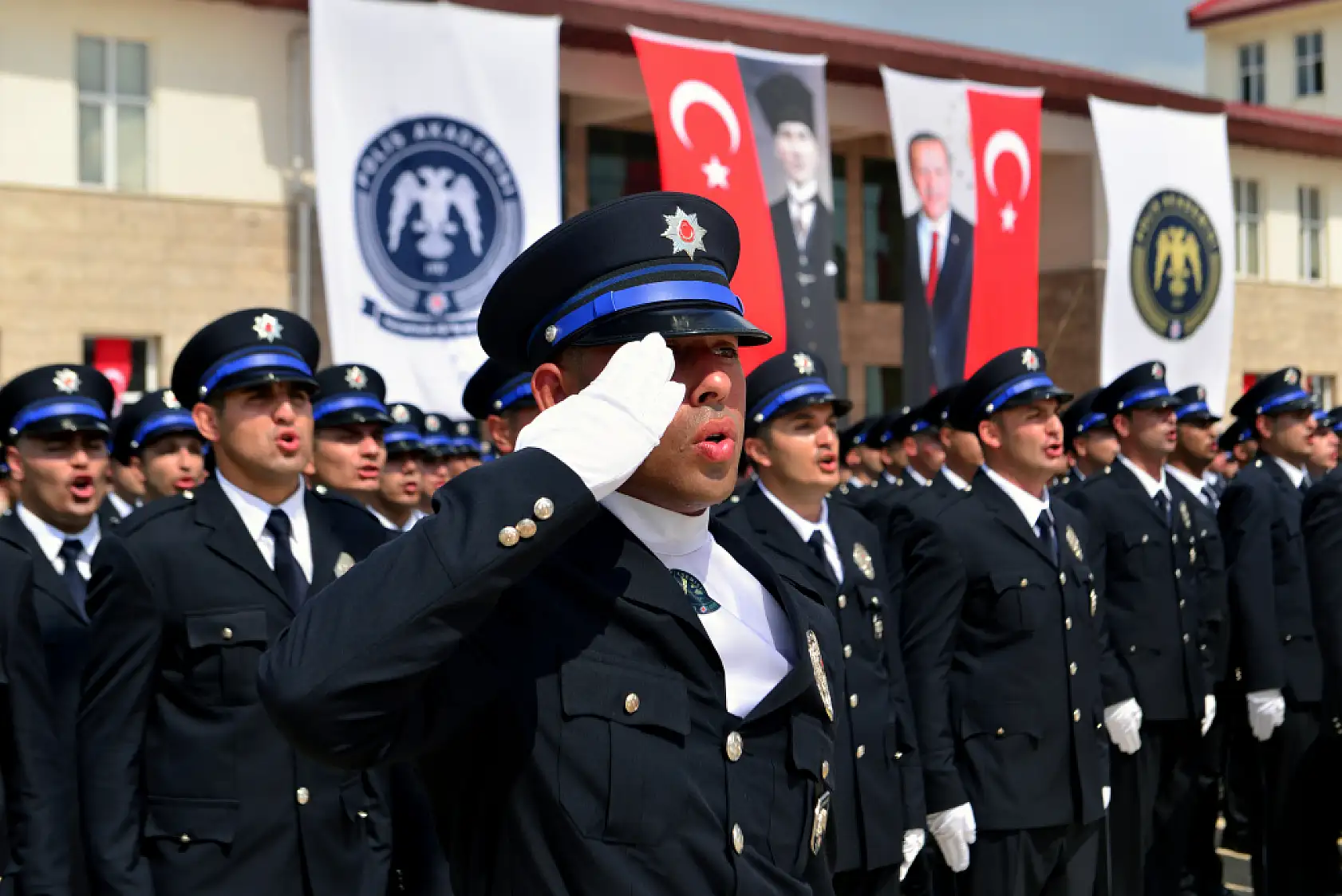 Önce meslek yeminini etti, sonra hayat yeminini aldı