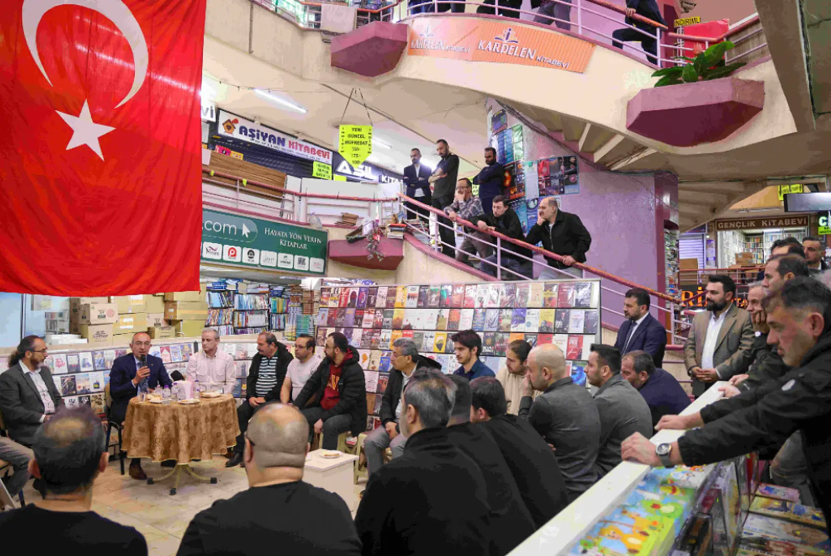 Konya'da yılların mekanı değişiyor: Başkan esnafla istişare etti!