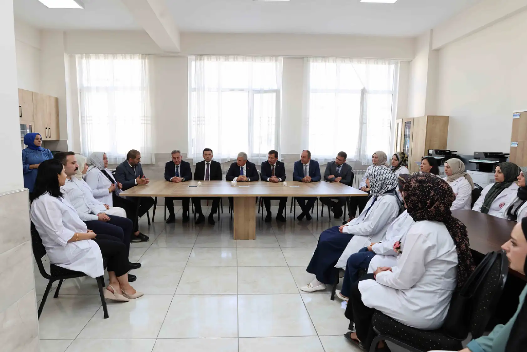  Konya protokolü sınıflara girdi: Vali Akın'dan öğrencilere ilk gün tavsiyesi