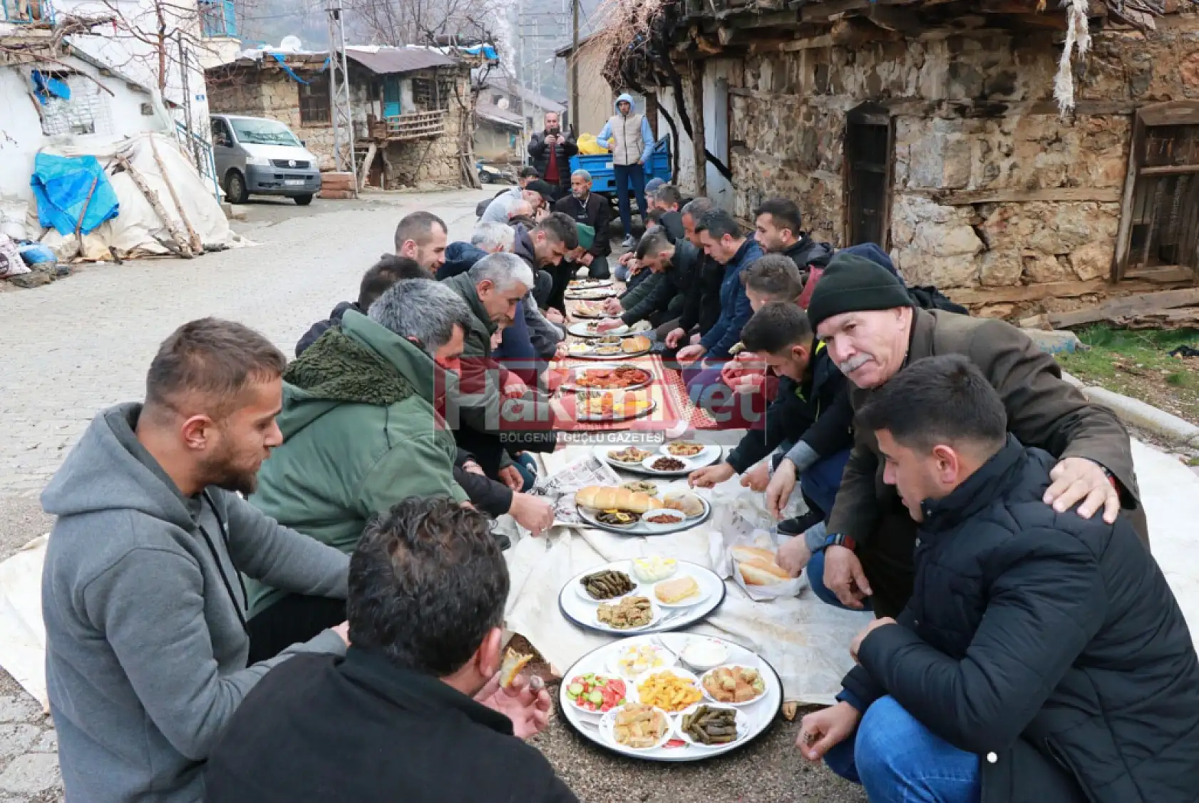 Konya'daki bayram alışkanlığı Türkiye'nin hiçbir yerinde yok: Tüm mahalleli bir damda buluşuyor!