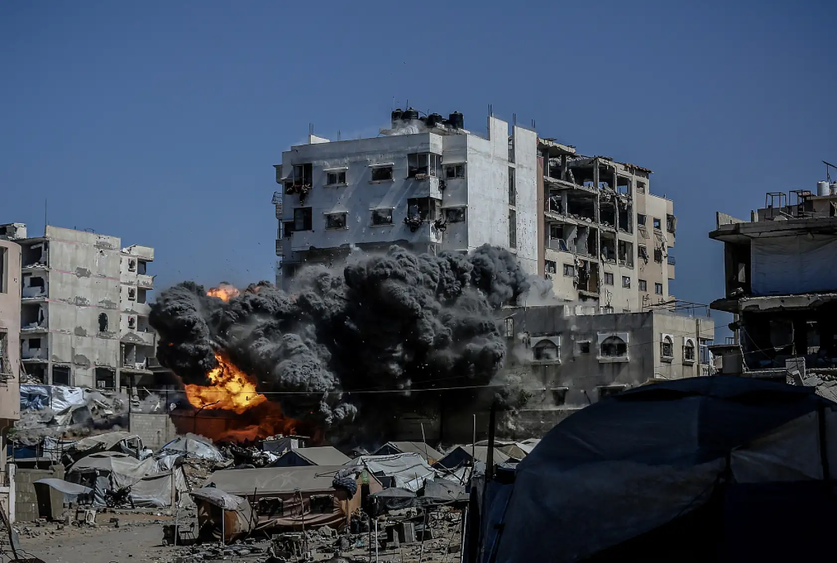Gazze'de saldırılar sürüyor: Bir aile daha İsrail ordusunun hedefi oldu
