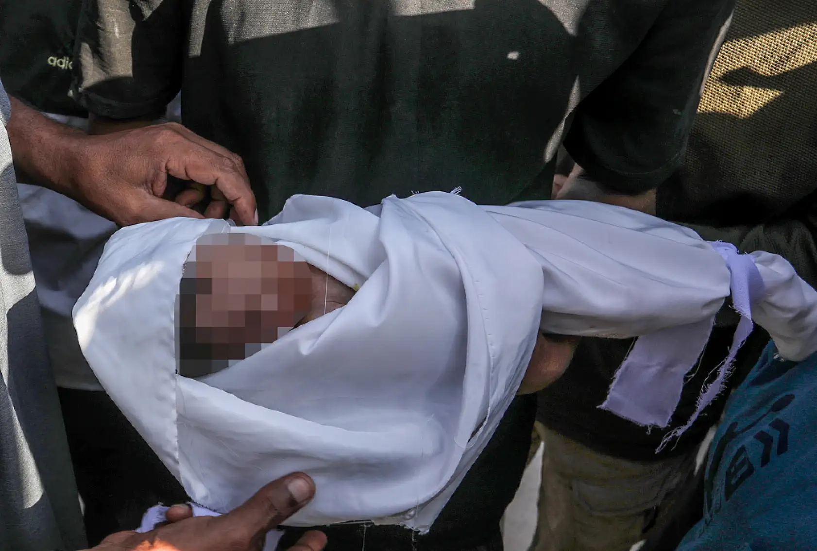 Bir bebek daha açlığa yenik düştü