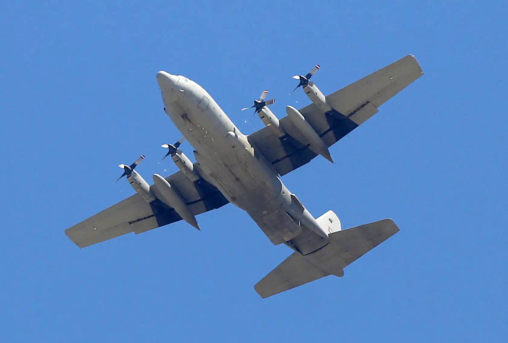 Gazze'ye havadan insani yardım malzemeleri indirildi