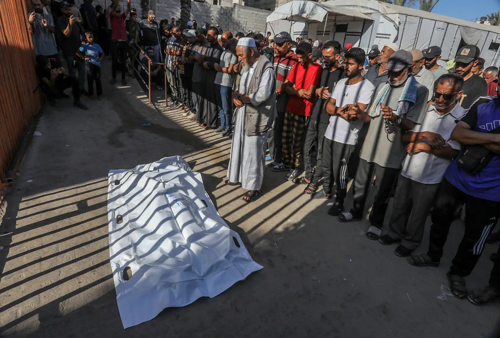 Gazze'de zulüm devam ediyor