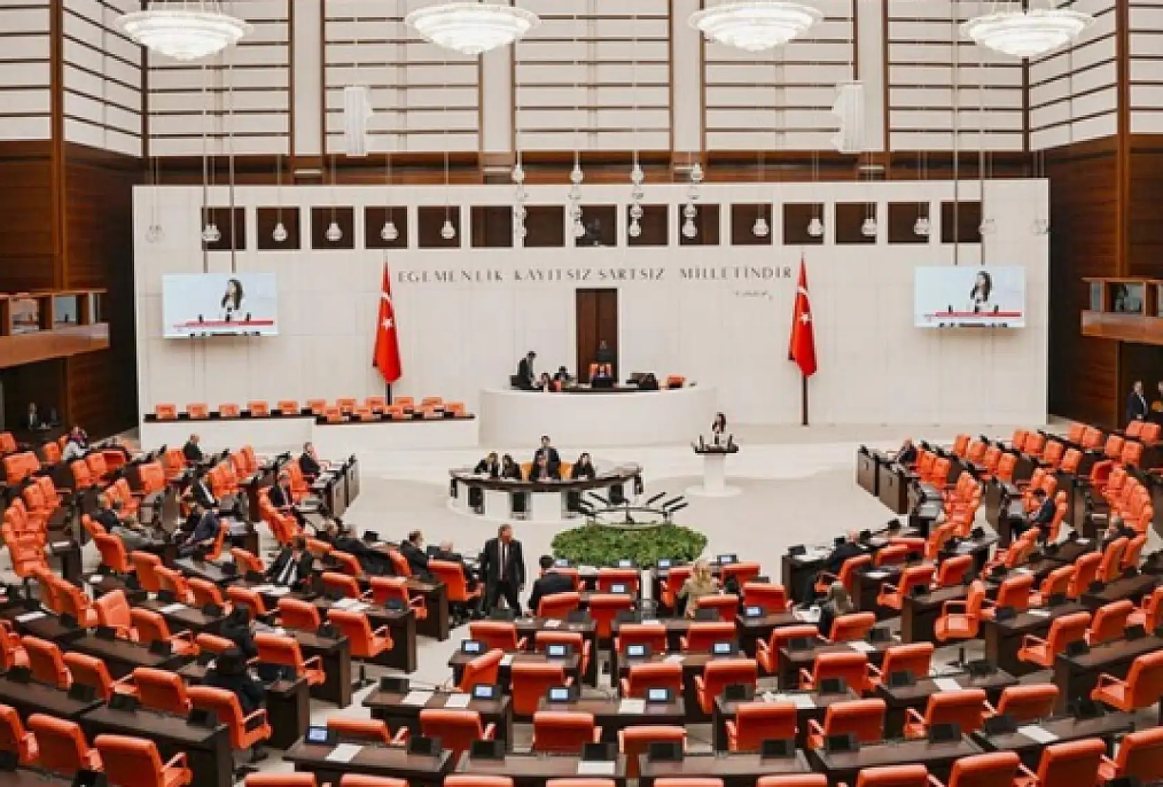 Çok konuşulan sosyal medya yasası TBMM'den geçti: O yaş aralığı giremeyecek!
