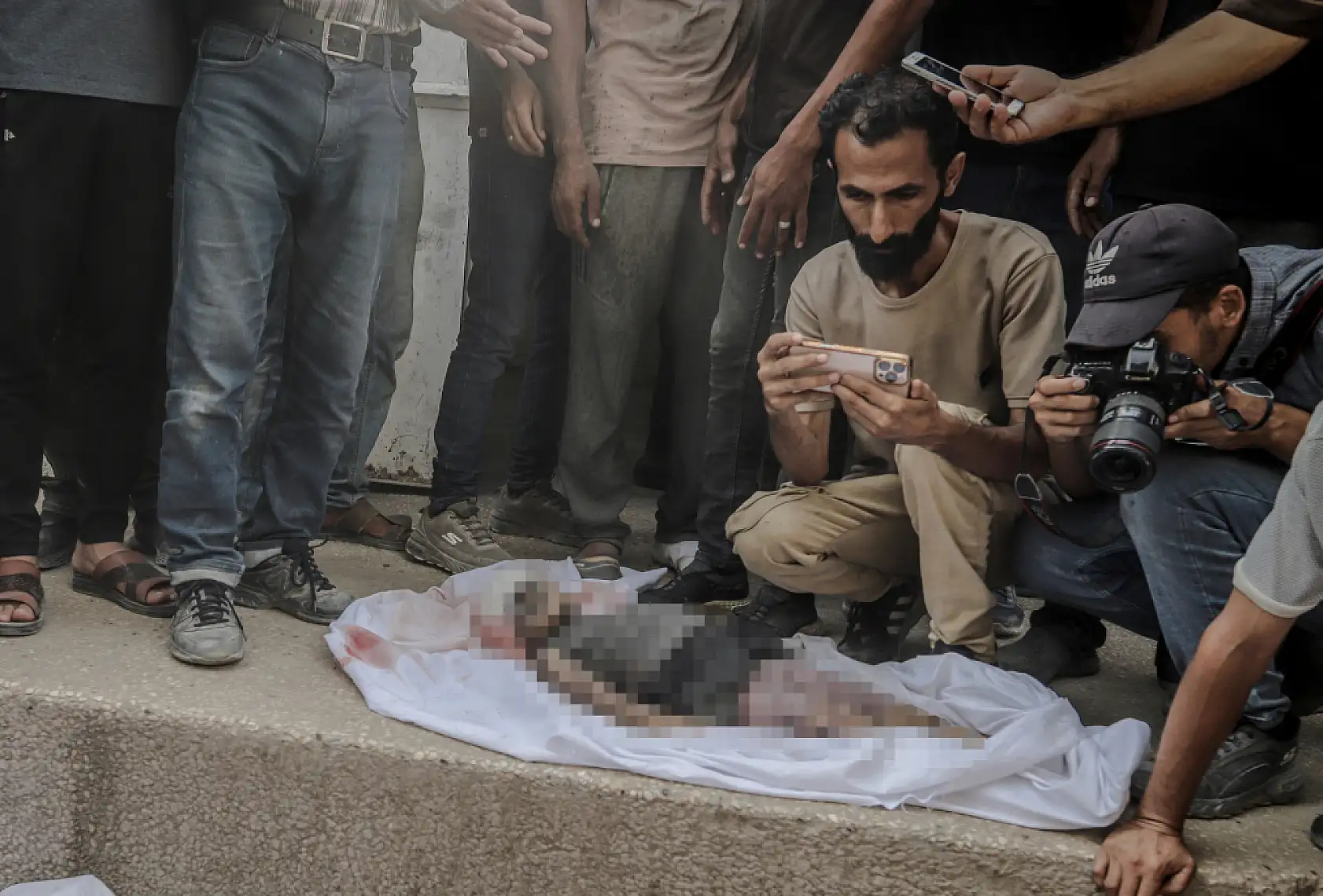 Aynı aileden 8'i çocuk 11 kişi katledildi