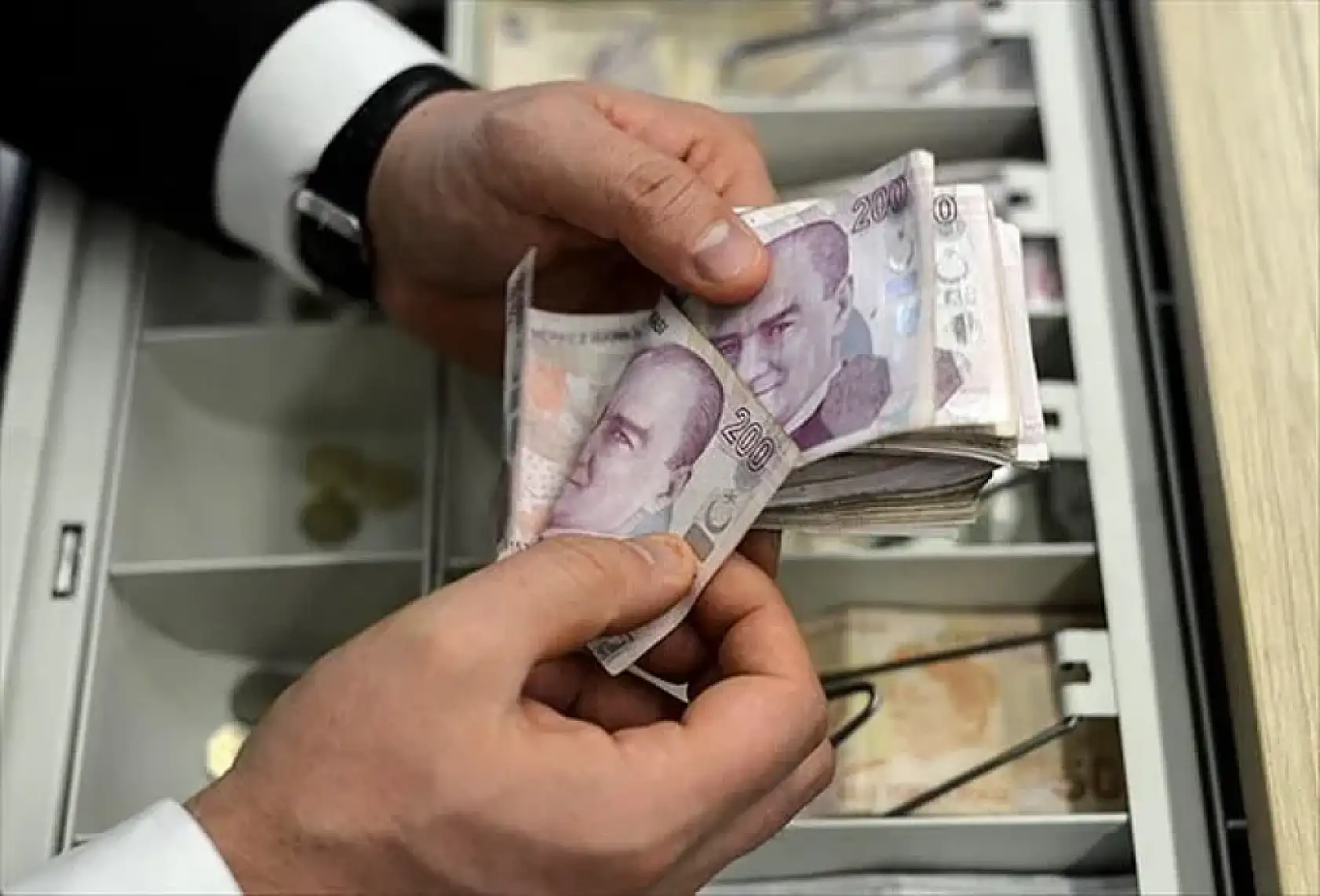 Milyonların gözü kulağı TÜİK'teydi: Memur ve emeklinin temmuz zammı netleşti! İşte yeni maaş oranları