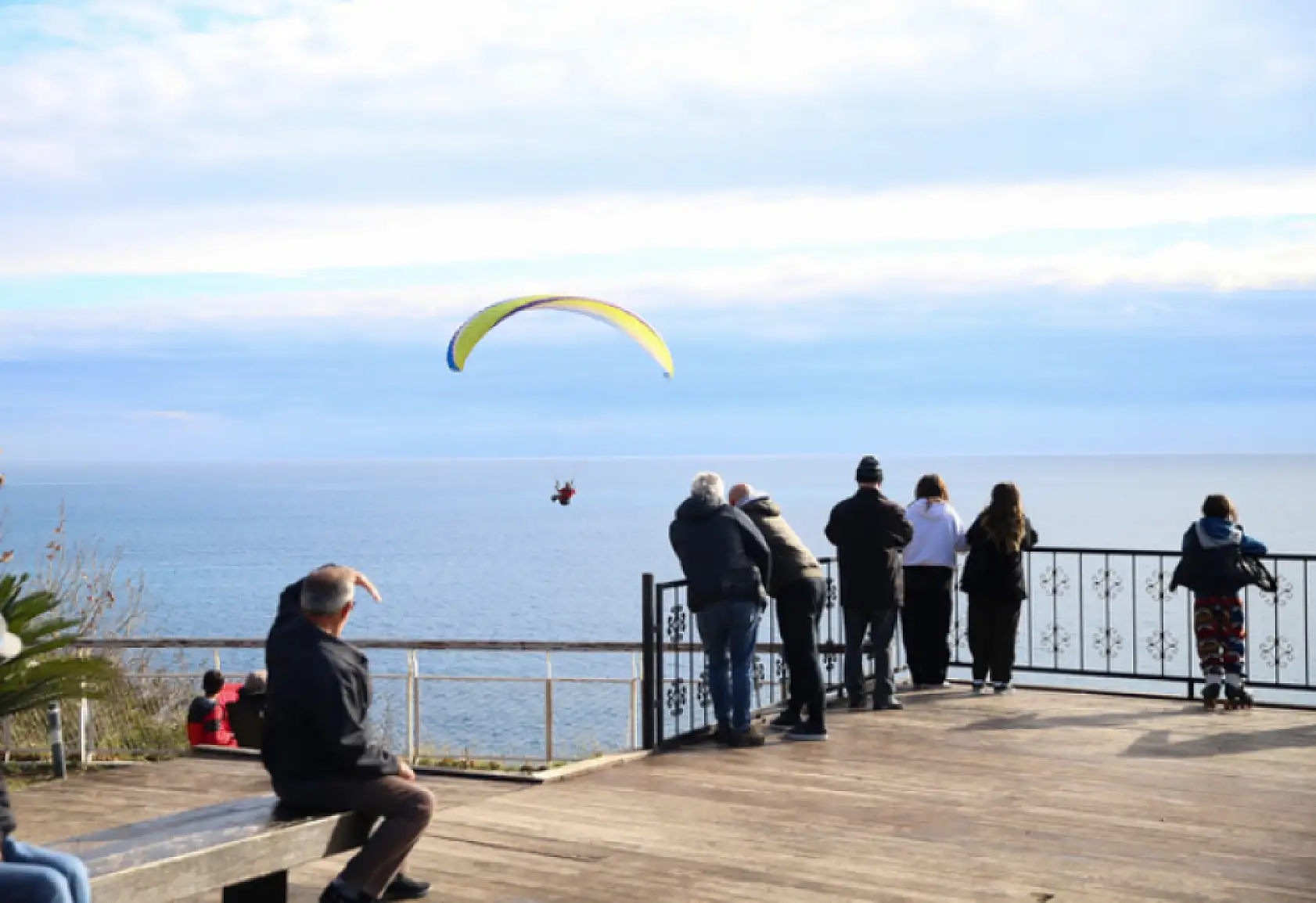 Antalya sahilleri doldu taştı!
