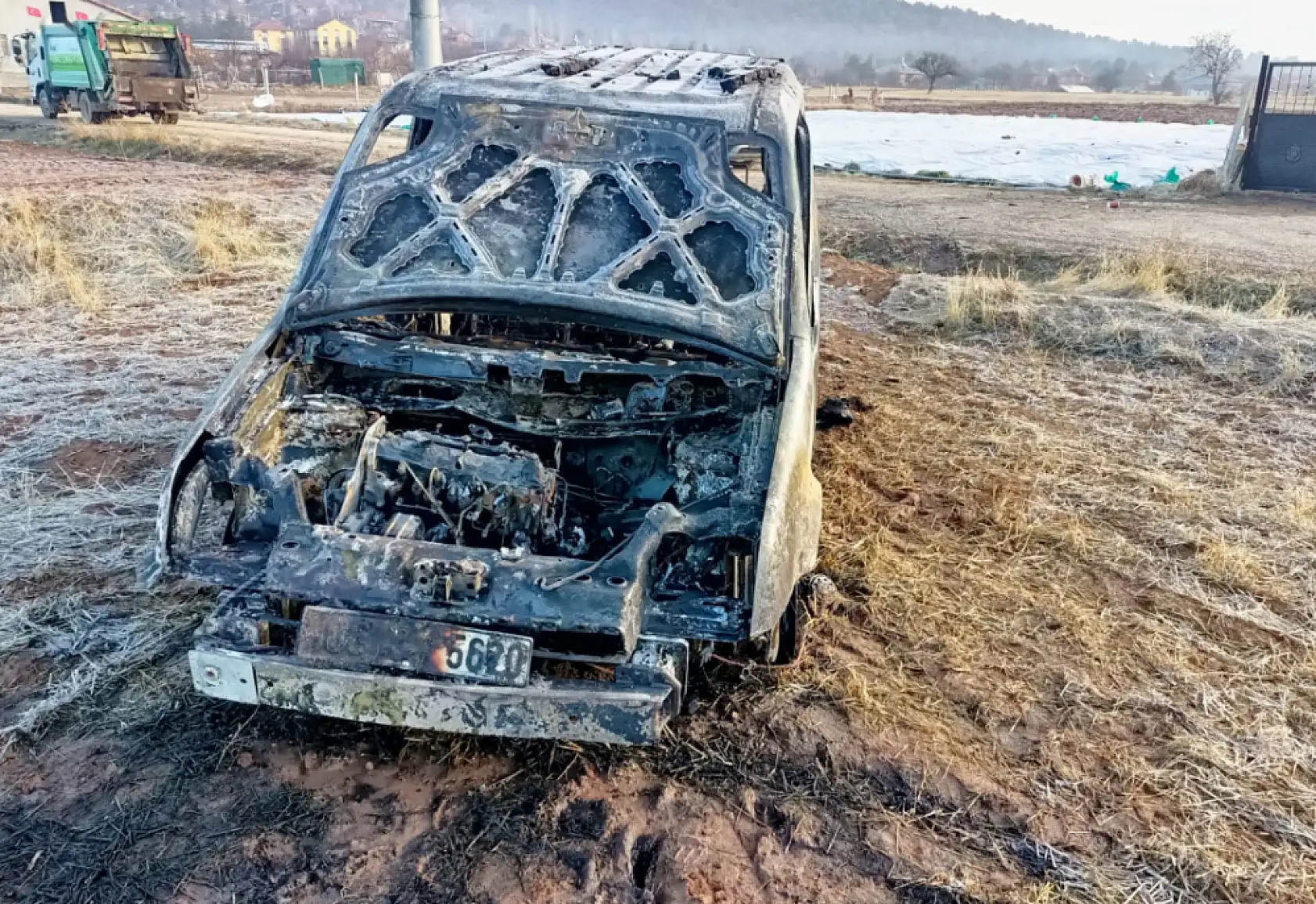 Konya'da korkutan yangın: Ev ve araba küle döndü!