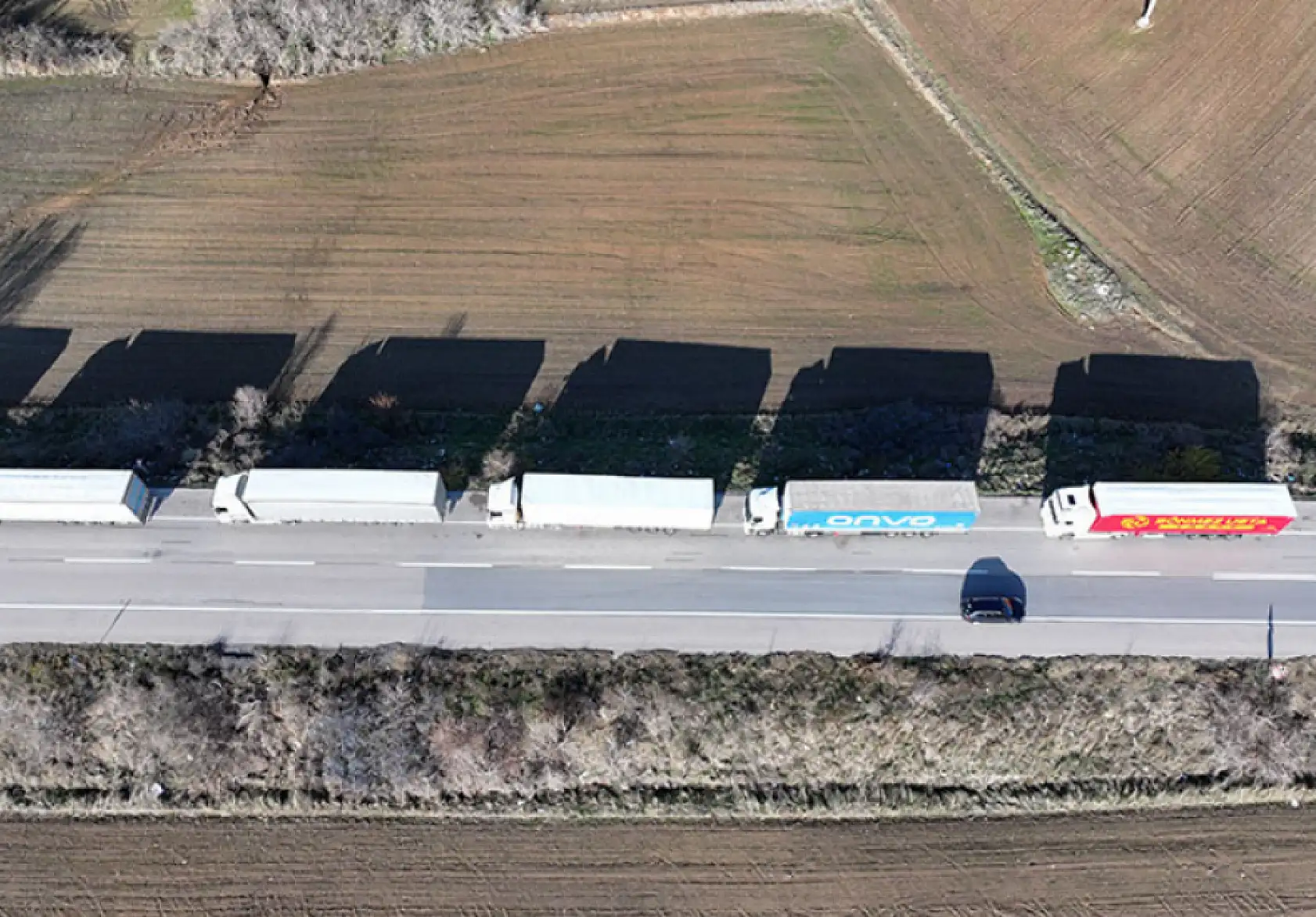 Sınır kapısında 31 kilometrelik tır kuyruğu  oluştu!