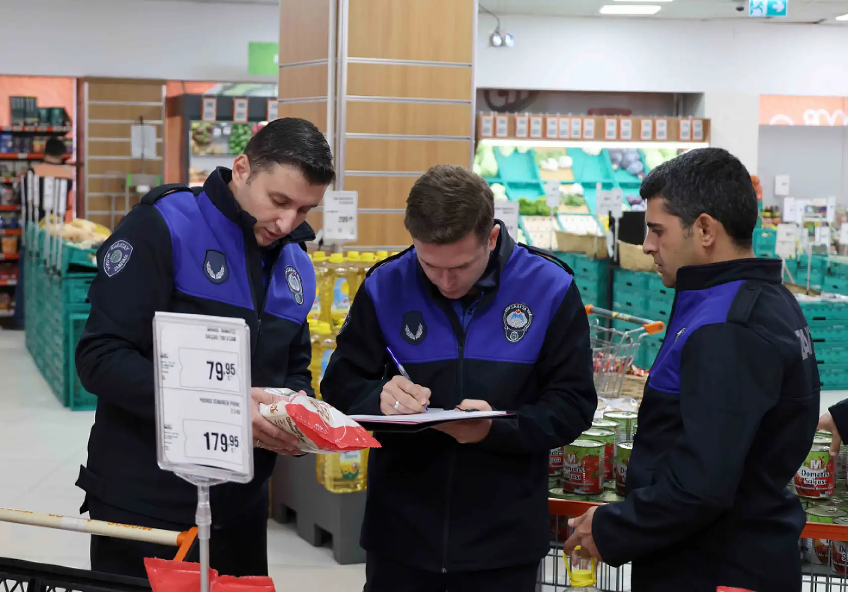 Konya'da market rafları ve okul kantinleri tek tek kontrol edildi