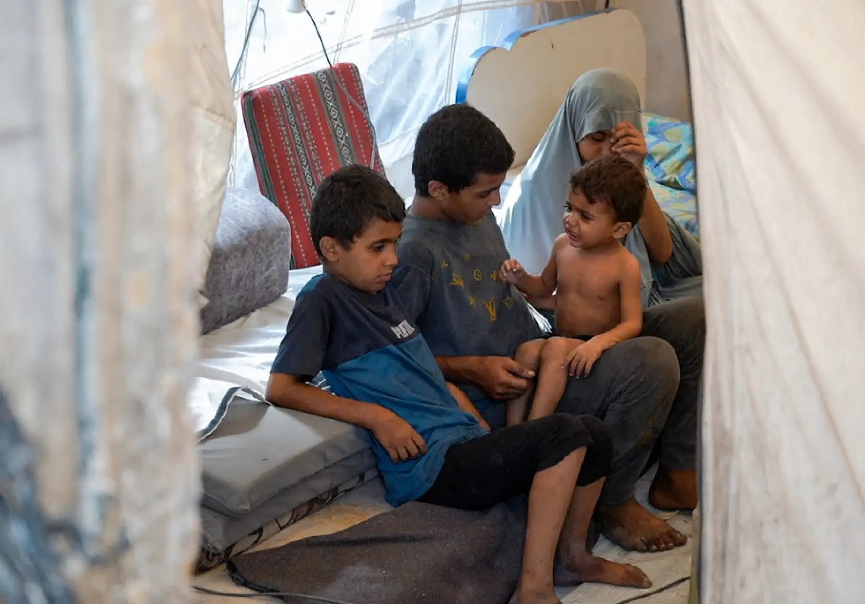 Saldırıların hedefi olan aile, yaşam mücadelesi veriyor