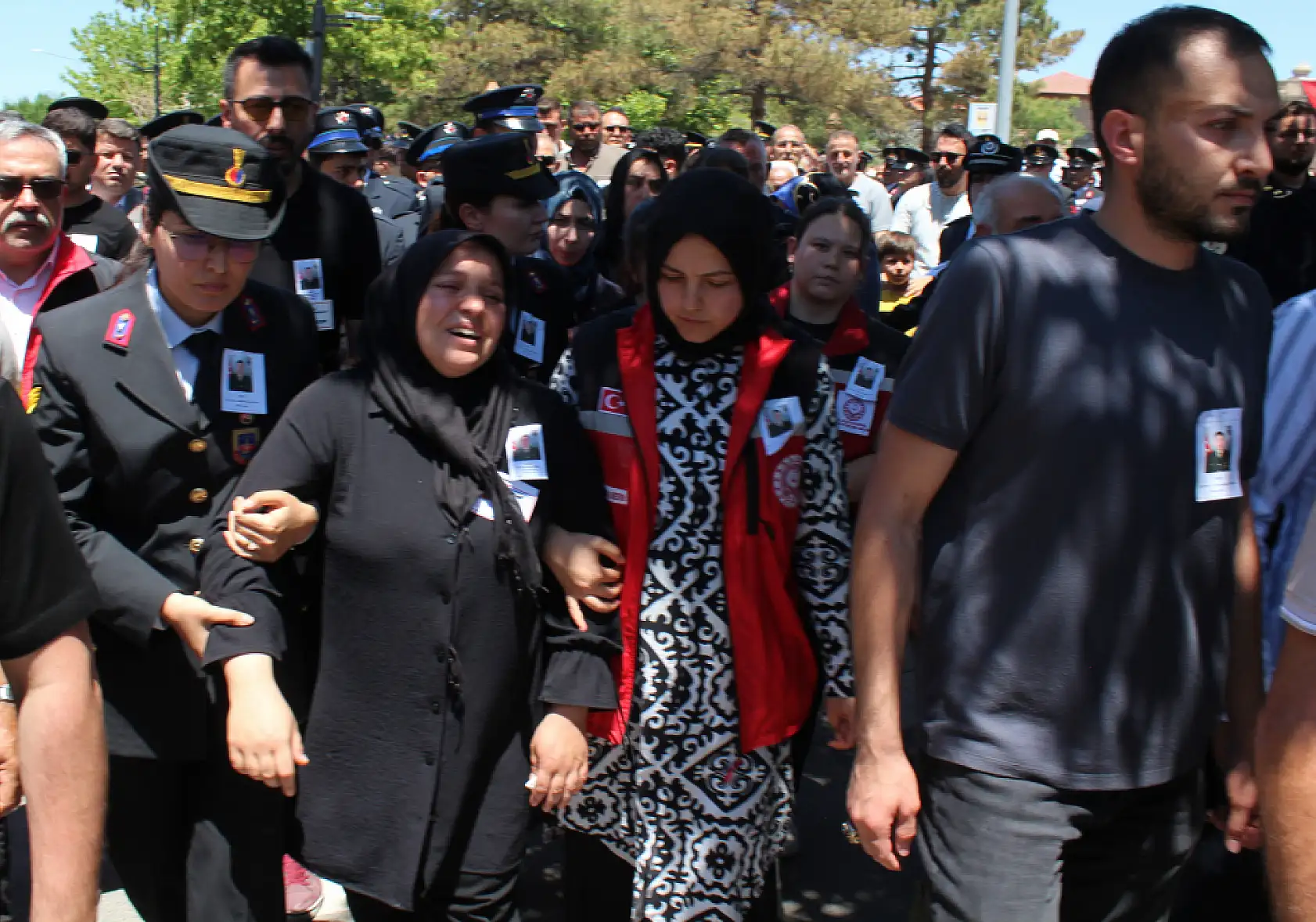 Aksaray şehidini uğurladı: Hamile eşinin vedası yürek burktu