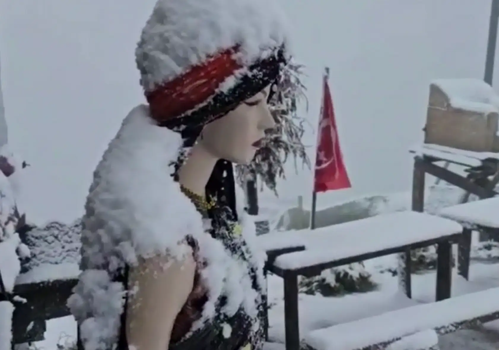 Eylül ayında lapa lapa kar yağdı!