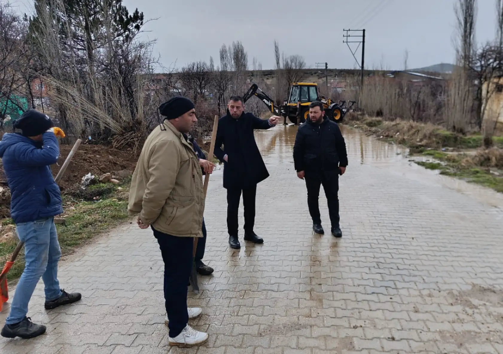 Konya'da yağmur sonrası başkan sahaya indi!