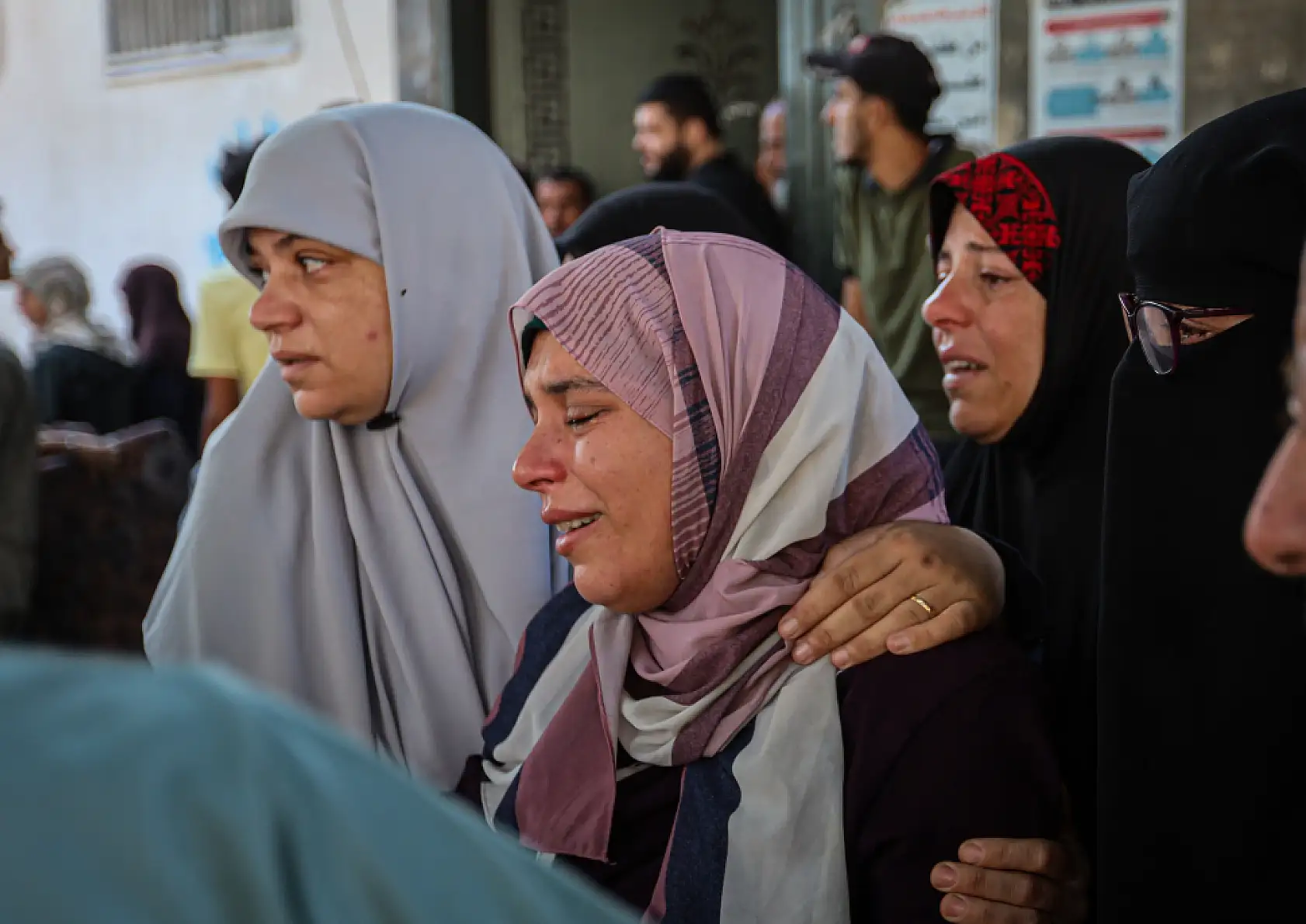 Aralarında çocukların da bulunduğu çok sayıda kişi hayatını haybetti