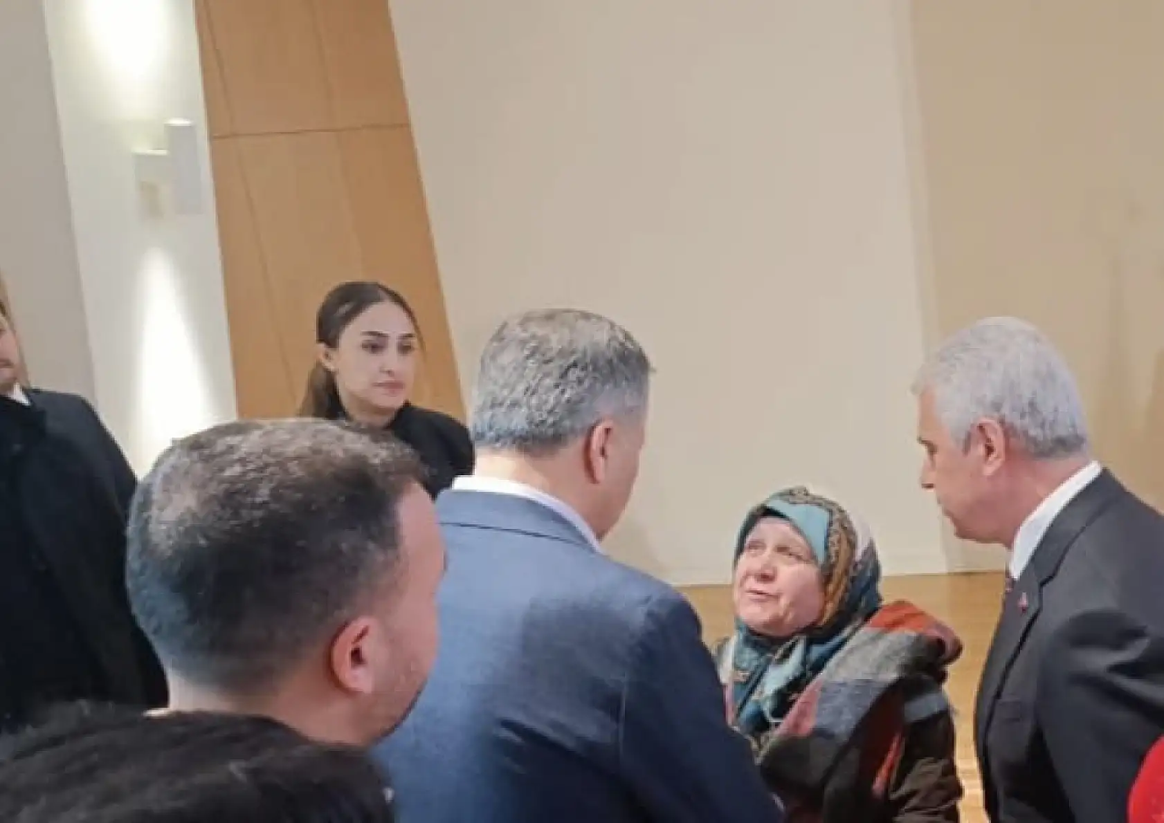 Konya'da bulunan Bakan Yerlikaya'ya hemşehrilerinden  sevgi seli!