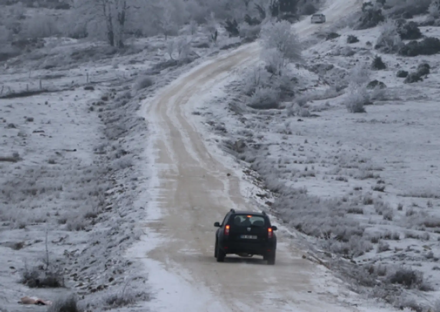 Dağlık alanda etkili ola kar yağışı güzelliğiyle mest etti!