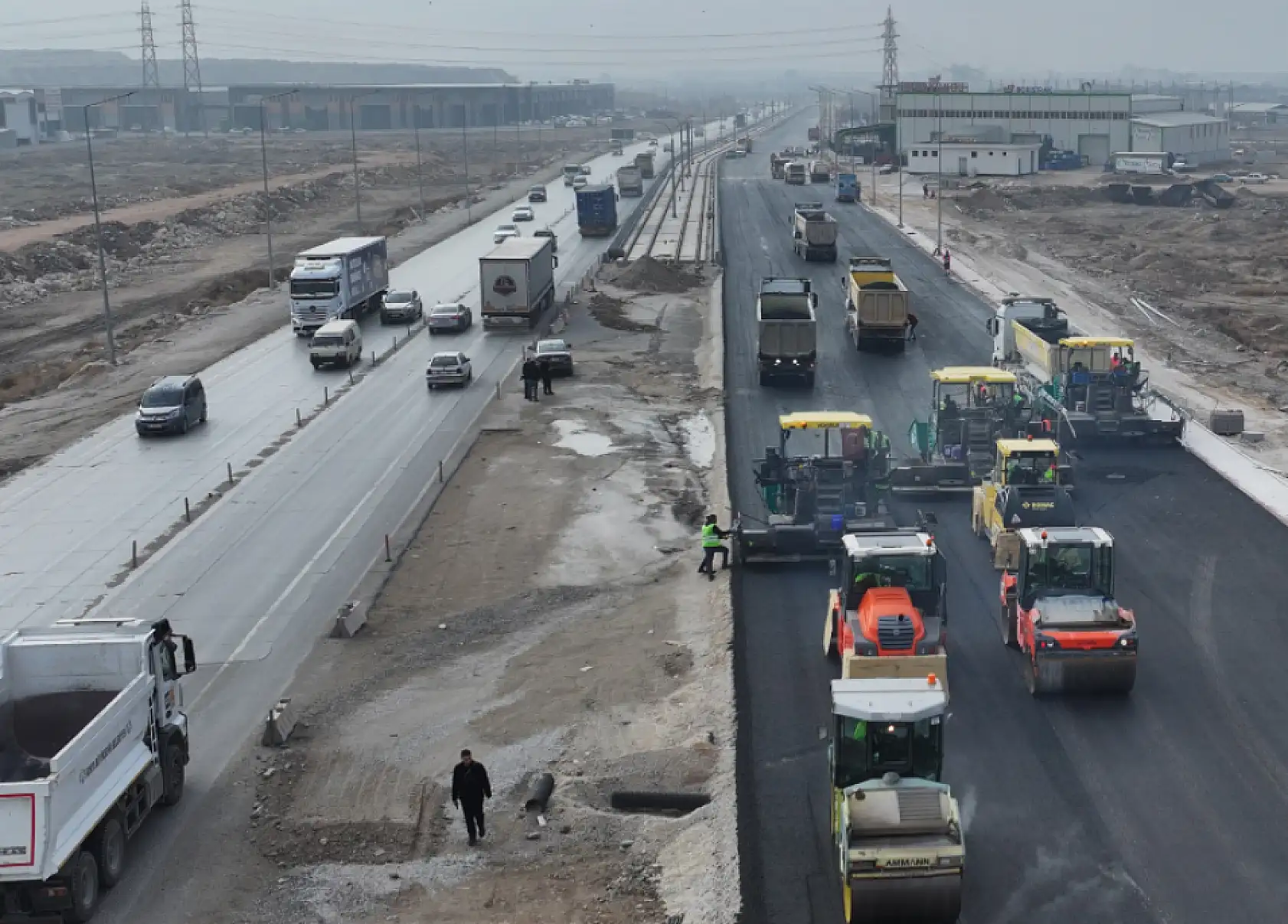Konya'da tramvay hattı çalışmaları hız kesmeden sürüyor: Aslım caddesi'nde asfalt yenileme başladı!