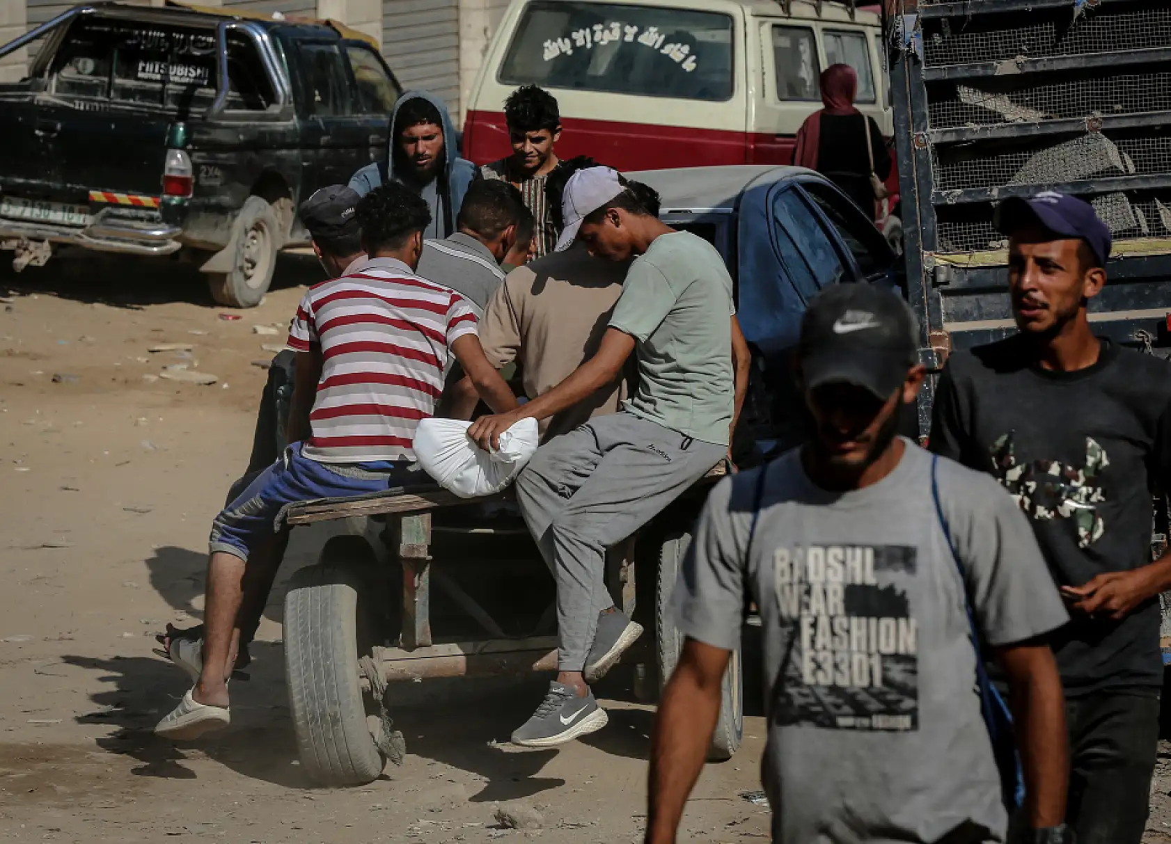 Gazze'de yardım bekleyenlere hain saldırı: Ölü ve yaralılar var