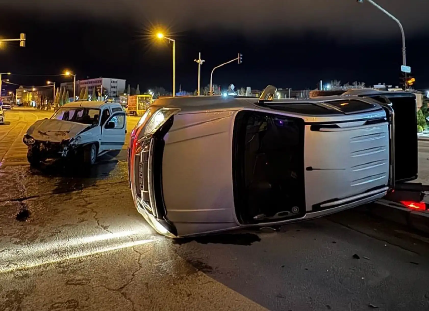 Konya'da korkutan kaza: Ölümden döndüler!
