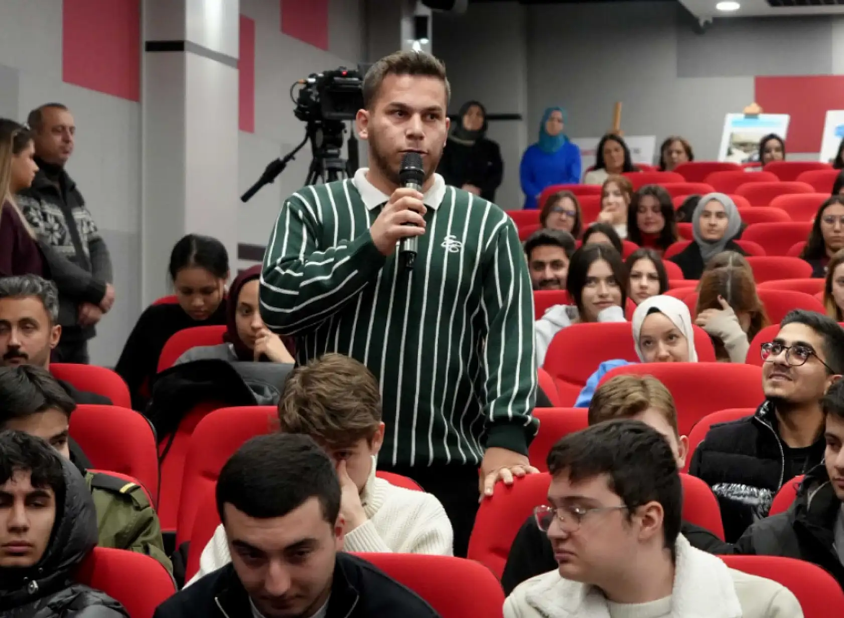 Karatay'da deneyim paylaşımı: Kaymakam Ayhan ve Başkan Kılca öğrencilerle buluştu