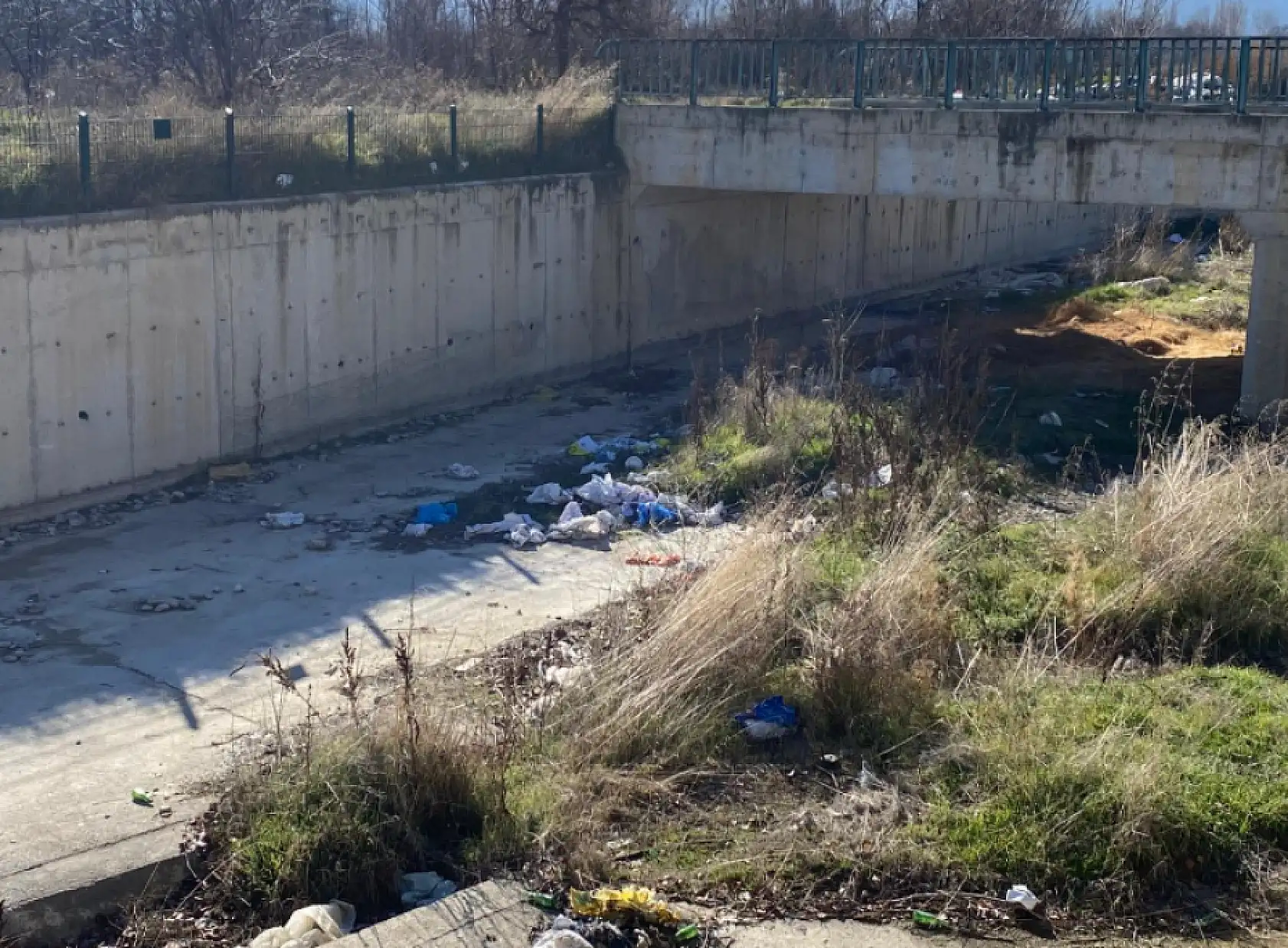 Konya'da dere kenarı çöp deposu oldu, yol sorunu çözüm bekliyor!