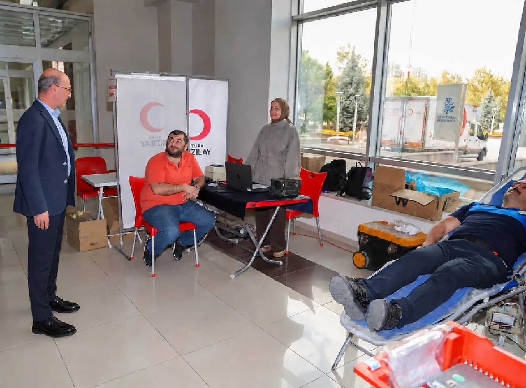 Herkes sıraya girdi, başkan da aralarındaydı: Konya'da dikkat çeken çağrı