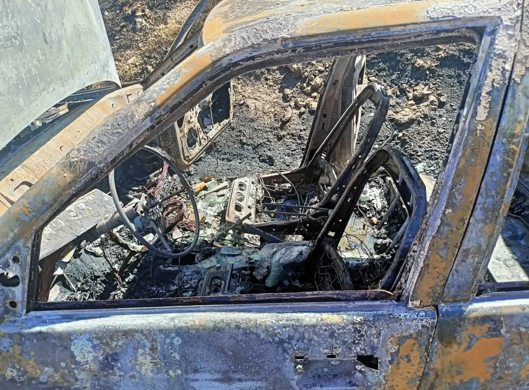 Karaman'da otomobil cayır cayır yandı